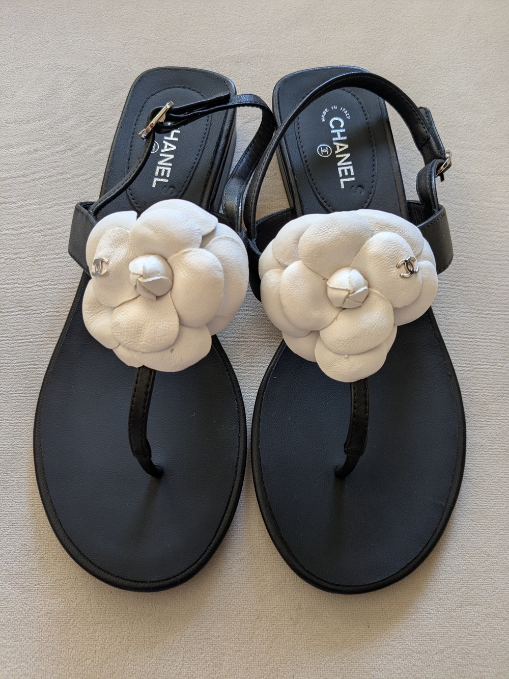 NEW CHANEL Black Sandals with White Leather Camellia Detail - size 38